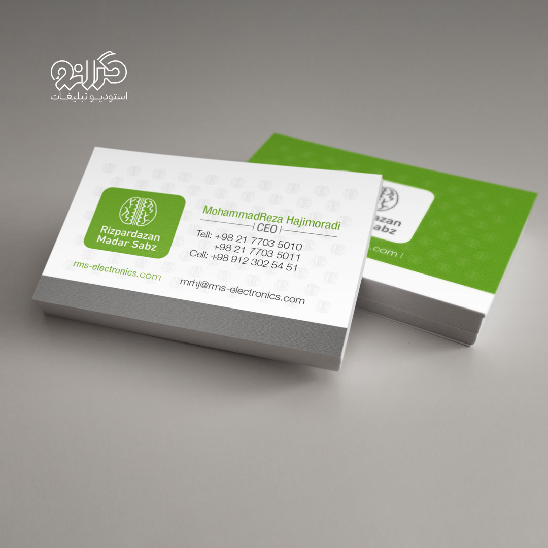 نمایش جزئیات و کیفیت چاپ کارت ویزیت، حاصل خدمات طراحی برند استودیو گرانو.