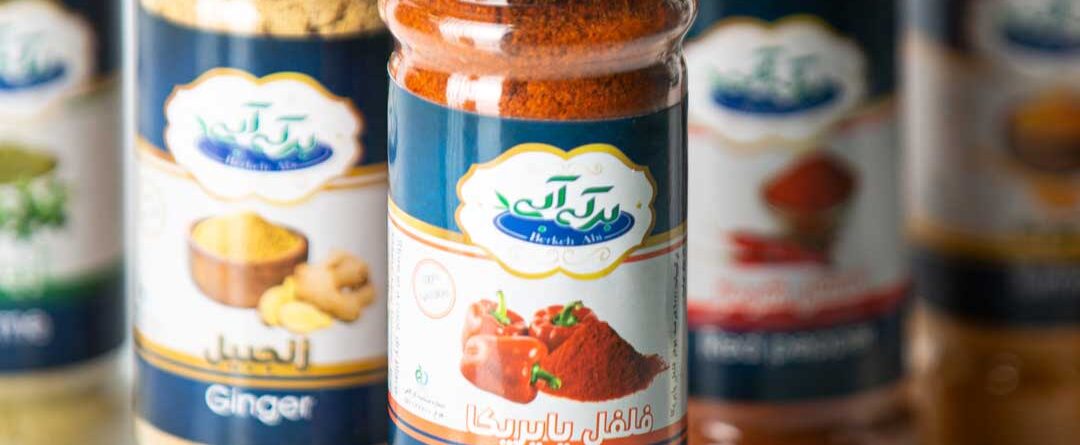 عکاسی صنعتی افکتیو از بستهبندی خشکبار برند برکه آبی با نورپردازی حرفهای در استودیو گرانو